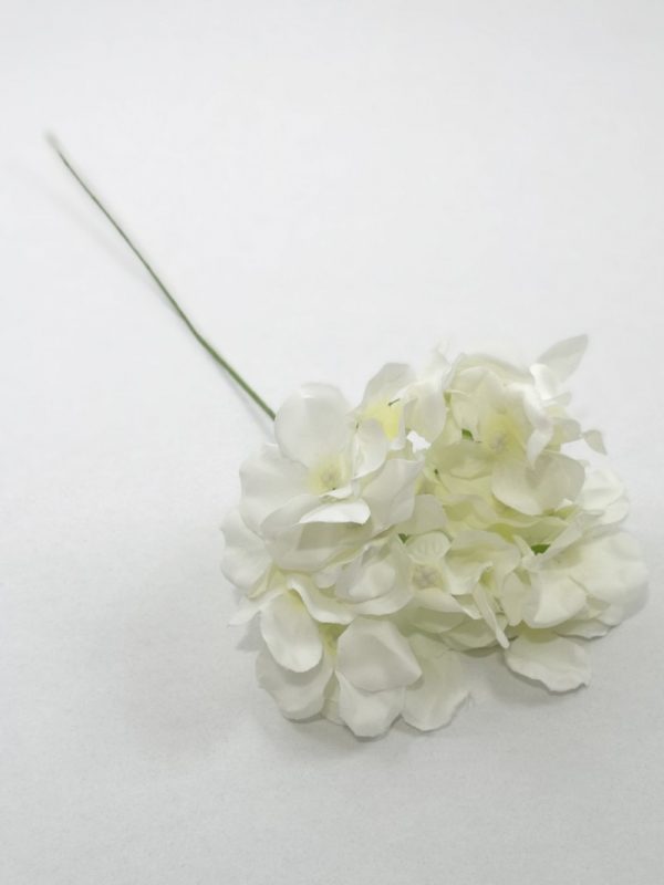 Magnifique hortensia artificiel blanc idéal pour embellir vos arches de ballons.